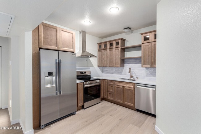 property at 1126 W Elliot Rd