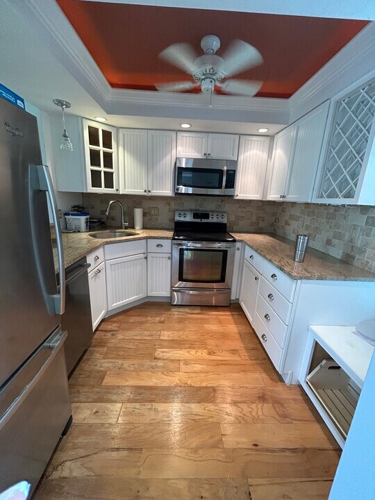 2621 Cove Cay Dr in Clearwater, FL - Building Photo