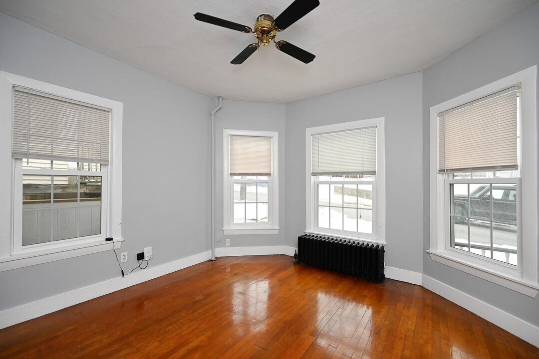 6 Beacon St in Nashua, NH - Building Photo