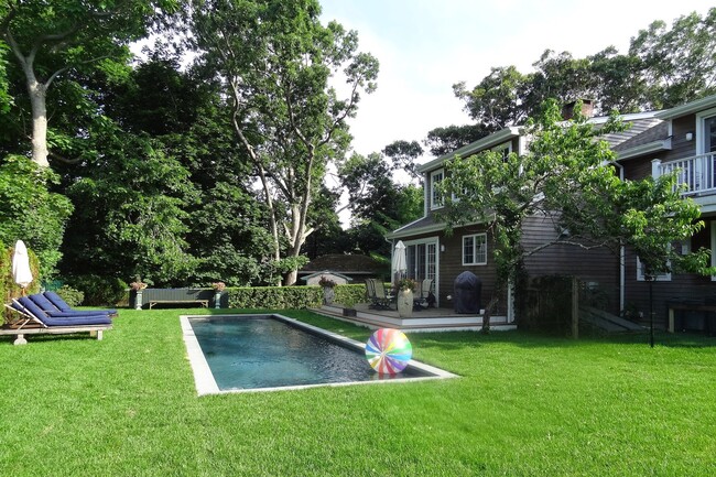 109 Franklin Ave in Sag Harbor, NY - Building Photo - Building Photo