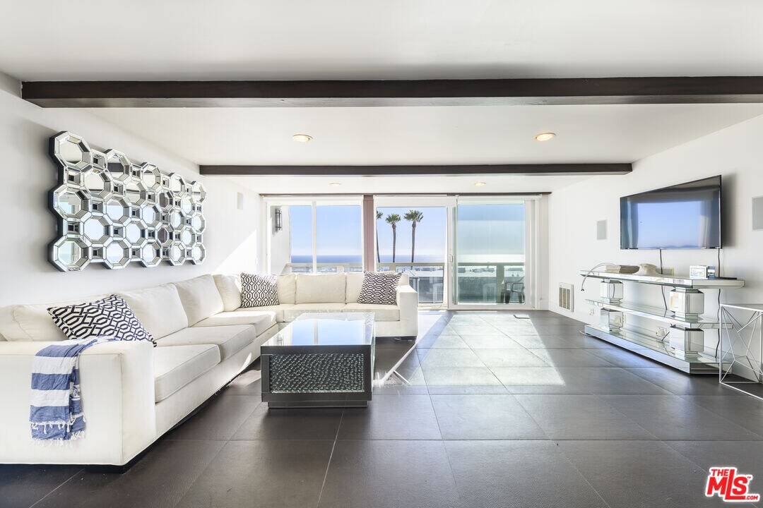 11958 Oceanaire Ln in Malibu, CA - Building Photo