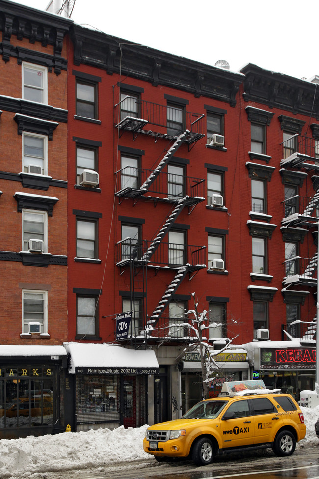 130 1st Ave in New York, NY - Foto de edificio - Building Photo