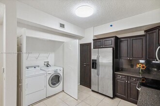 6952 SW 39th St, Unit C105 in Davie, FL - Building Photo - Building Photo