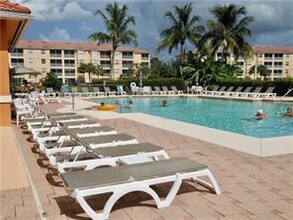 8550 Kingbird Loop-Unit -627 in Ft. Myers, FL - Foto de edificio - Building Photo