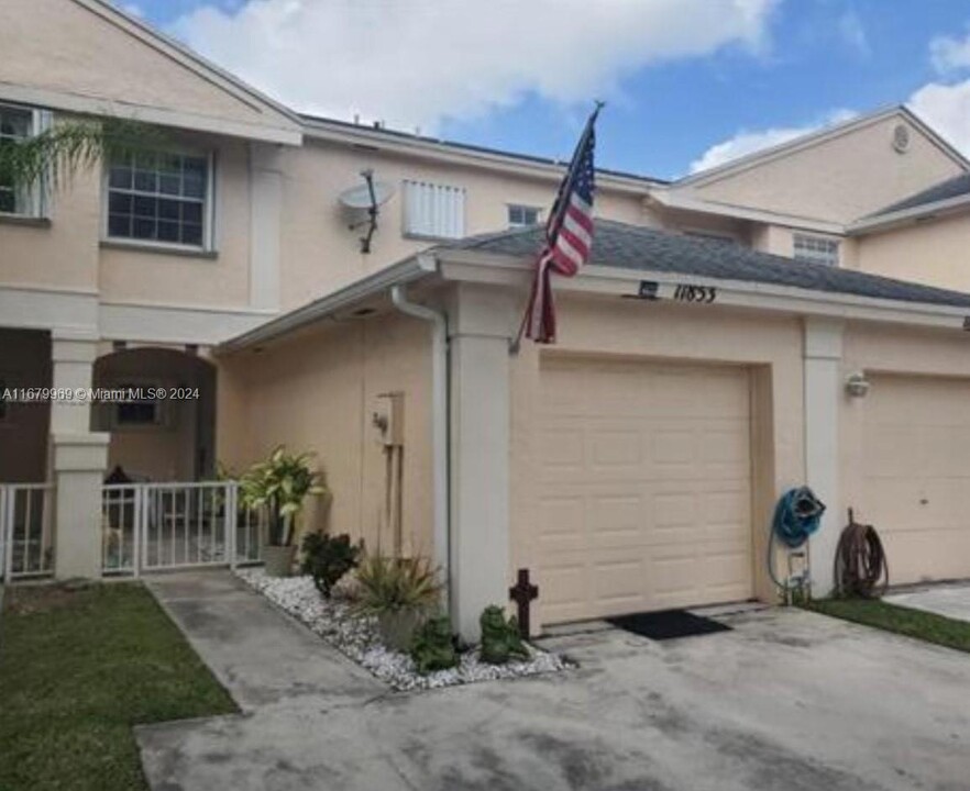 11853 SW 99th Ln in Miami, FL - Building Photo