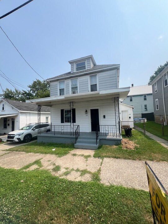 225 Wallace St-Unit -#1 in Erie, PA - Foto de edificio