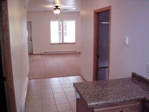 1303 E 2nd St, Unit 1 in Duluth, MN - Foto de edificio - Building Photo