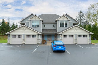 Mill Hollow Apartments in Guilderland, NY - Foto de edificio - Building Photo