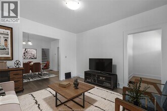 426 Tecumseh Rd W in Windsor, ON - Building Photo - Building Photo