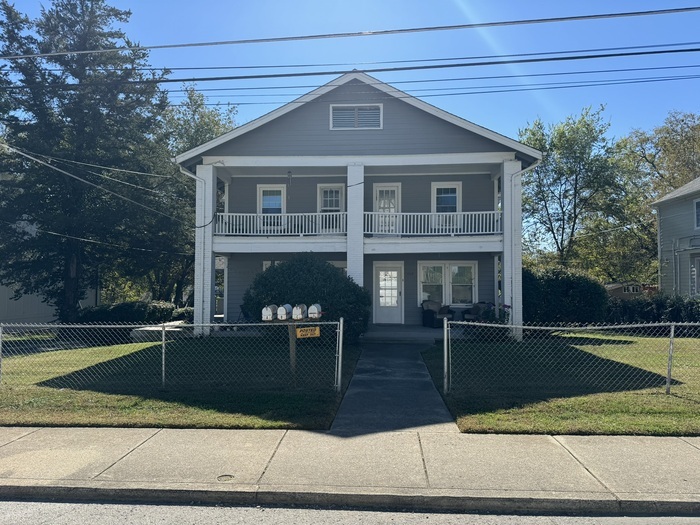 1020 Sharpe Ave in Nashville, TN - Foto de edificio