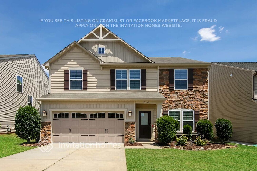 10930 Tailwater St in Davidson, NC - Building Photo
