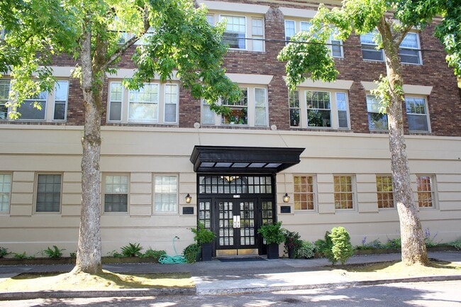 1928 SW Laurel St in Portland, OR - Foto de edificio - Building Photo