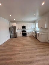 327 Commercial Ave in South San Francisco, CA - Building Photo - Building Photo