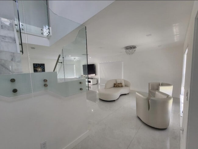 9706 NW 51st Terrace in Doral, FL - Building Photo - Building Photo