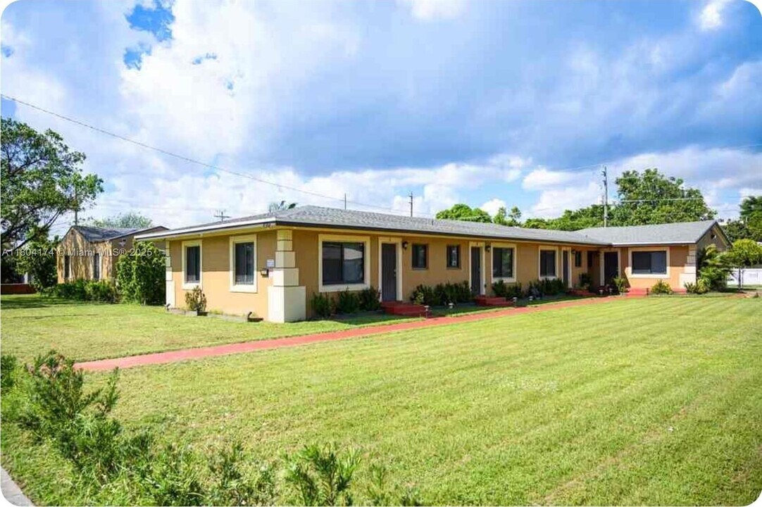 2023 Funston St in Hollywood, FL - Building Photo