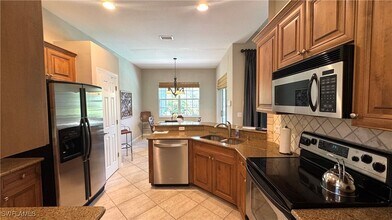 22171 Longleaf Trail Dr in Bonita Springs, FL - Foto de edificio - Building Photo