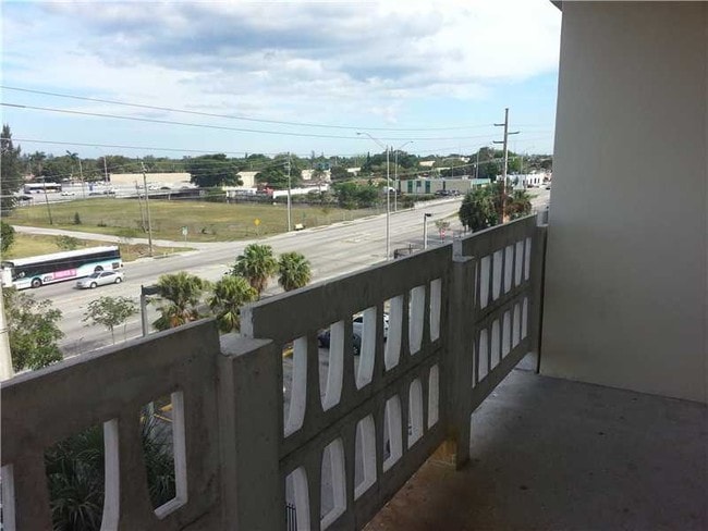 15600 NW 7th Ave in North Miami Beach, FL - Building Photo - Building Photo