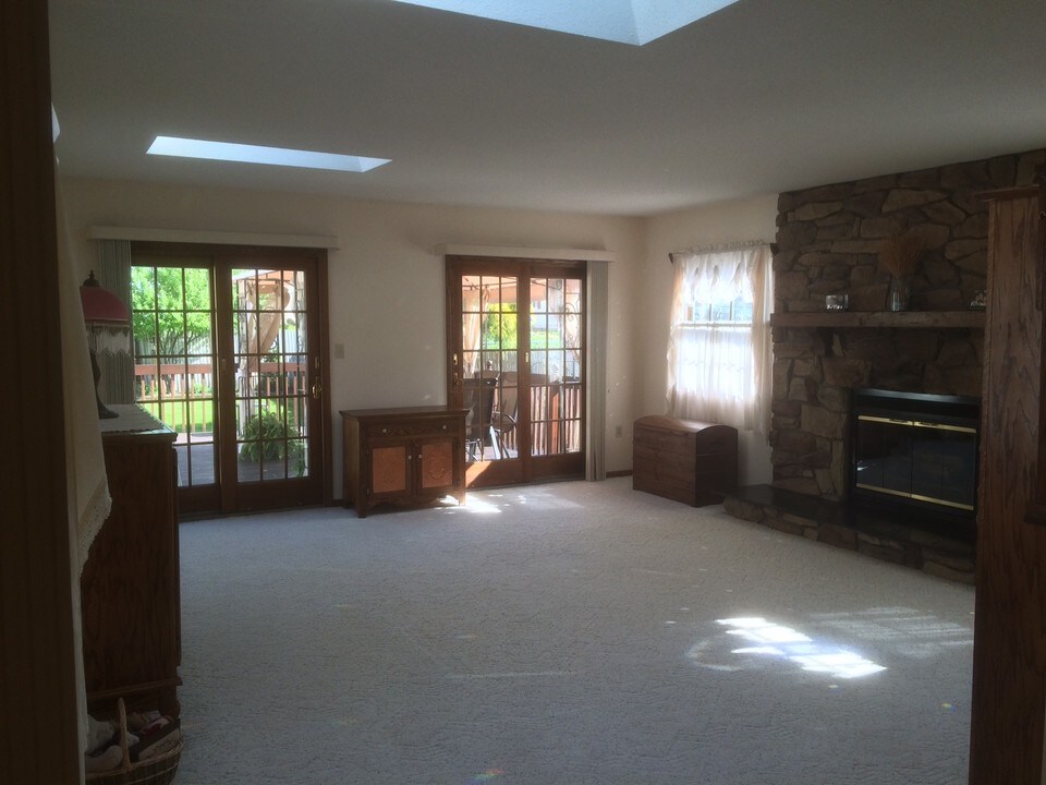 1831 W Grandview Blvd in Erie, PA - Building Photo