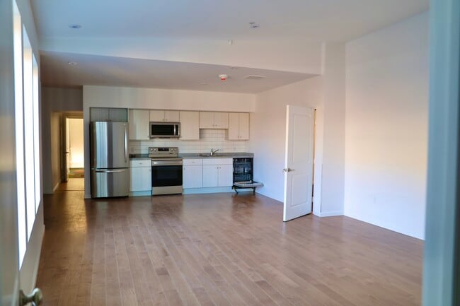 439 N Salina St, Unit 2 in Syracuse, NY - Foto de edificio - Building Photo