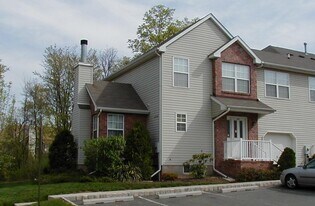 424 Lackland Ave in Piscataway, NJ - Building Photo