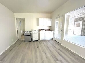 2909 E 6th St-Unit -#E in Long Beach, CA - Foto de edificio - Building Photo