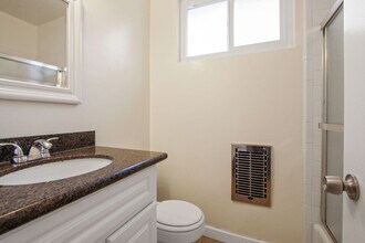 10908 SM Blvd, prime Westwood, near transit in Los Angeles, CA - Foto de edificio - Building Photo