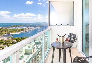 2889 McFarlane Rd in Miami, FL - Building Photo - Building Photo