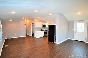 80 Depot Rd in Westhampton Beach, NY - Building Photo