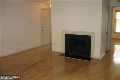 552 N West St in Alexandria, VA - Foto de edificio - Building Photo
