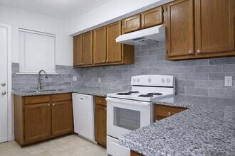 224 Ocean Dr in Baton Rouge, LA - Foto de edificio - Building Photo