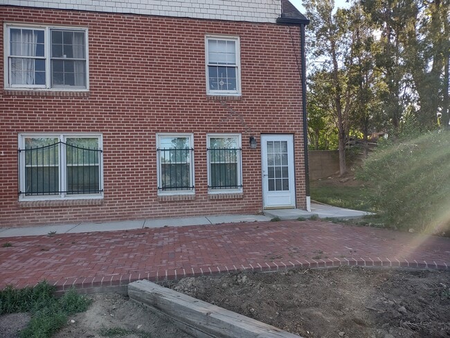 700 W 17th St, Unit # 1 in Pueblo, CO - Foto de edificio - Building Photo