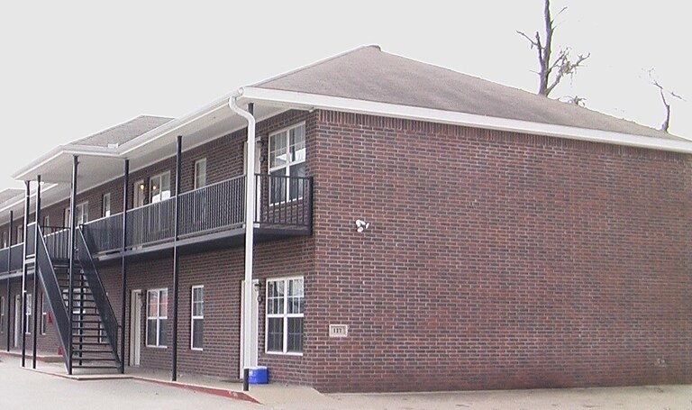 127 Pierce Ave in Springdale, AR - Foto de edificio