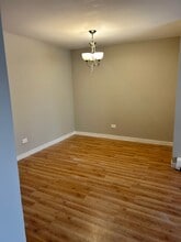 2216 W Nichols Rd in Arlington Heights, IL - Building Photo - Building Photo