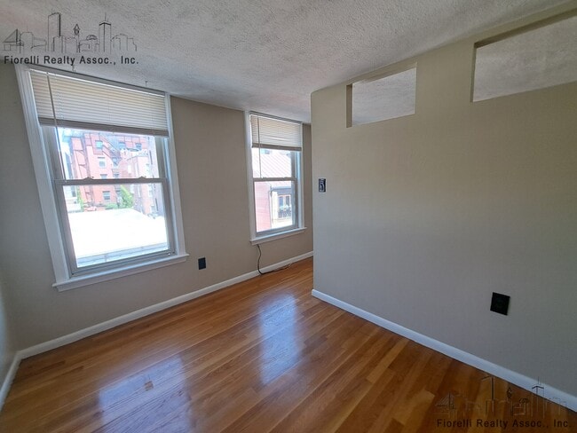 18 Parmenter St, Unit 1 in Boston, MA - Foto de edificio - Building Photo