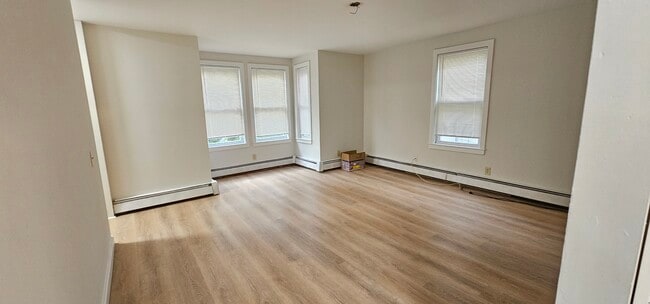 17 Sanborn St, Unit 17 in Fitchburg, MA - Foto de edificio - Building Photo