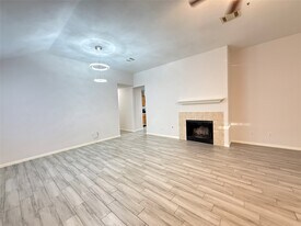 6534 Carly Park Way in Houston, TX - Building Photo