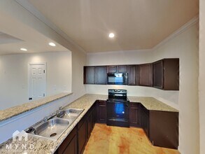 6415 Melanzane Ave in San Antonio, TX - Building Photo - Building Photo