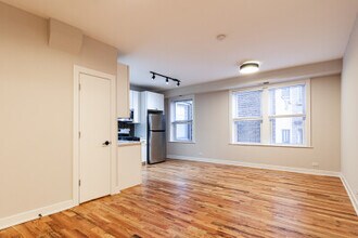 654 W Wellington Ave, Unit 300 in Chicago, IL - Building Photo - Building Photo