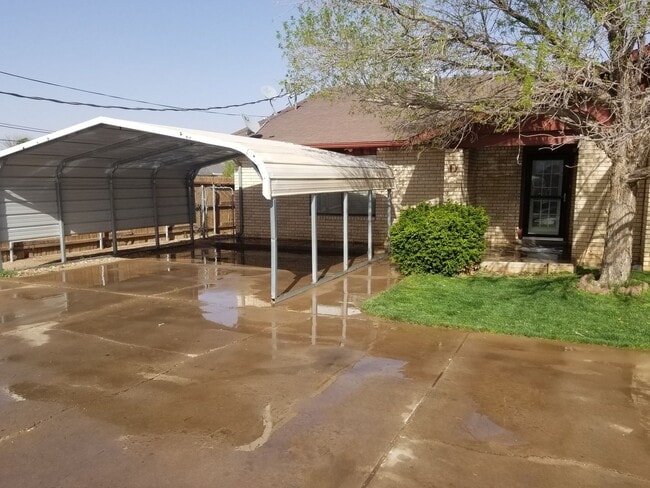 property at 1500 N Lea St