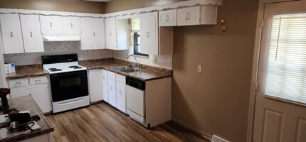 216 SW Redwood Dr in Blue Springs, MO - Building Photo - Building Photo