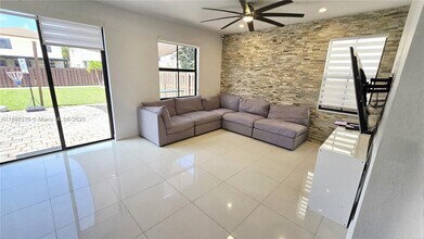 10032 NW 87th Terrace in Doral, FL - Building Photo - Building Photo