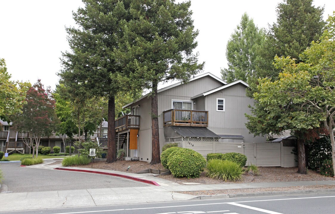 North Dutton Apartments in Santa Rosa, CA - Building Photo