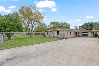 3834 Tower Rd in Santa Fe, TX - Building Photo - Building Photo