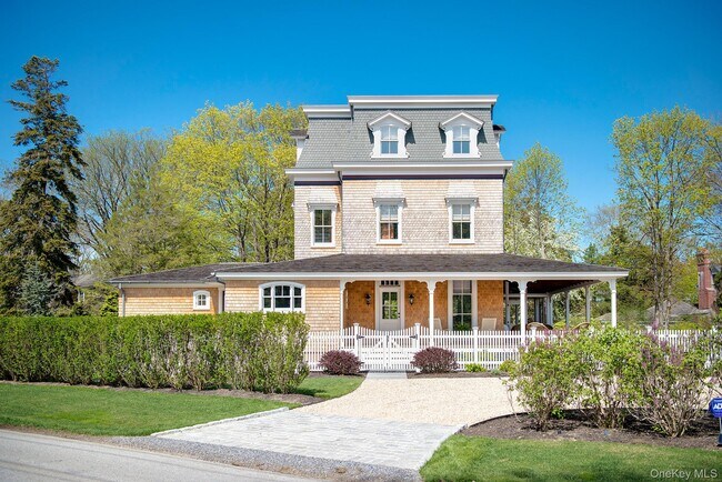 106 Old Depot Rd in Quogue, NY - Building Photo - Building Photo