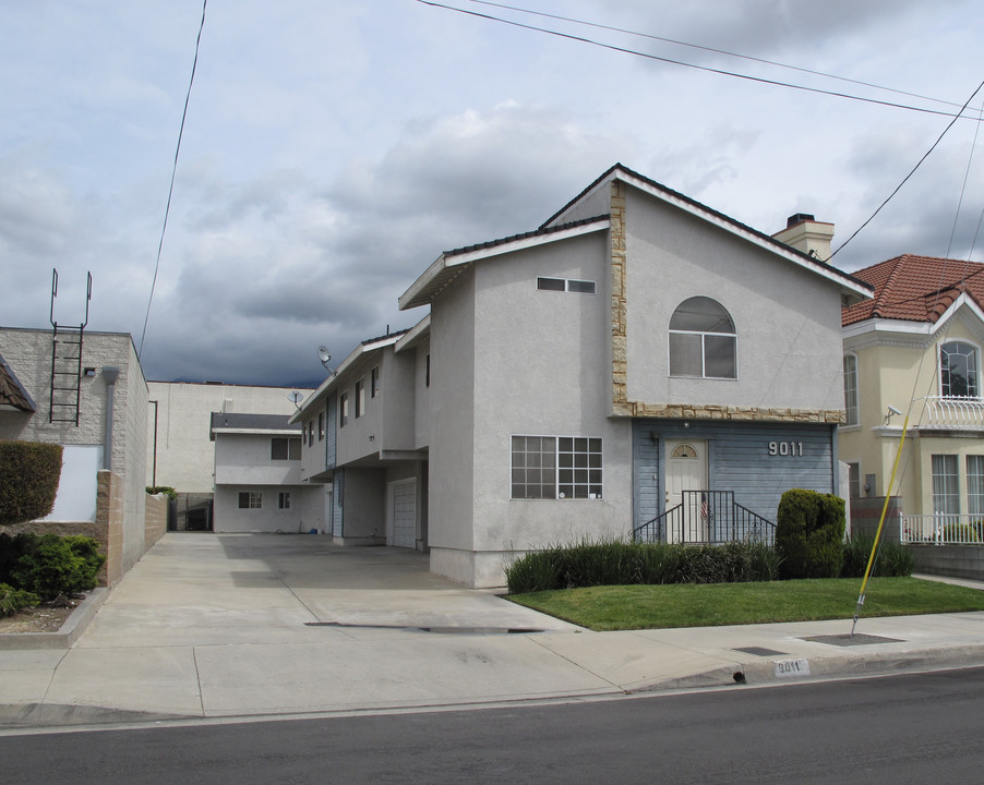 9011 E Fairview Ave in San Gabriel, CA - Building Photo