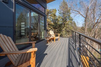 919 NW Roanoke Ave in Bend, OR - Foto de edificio - Building Photo