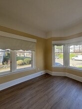 1037 Southgate St in Victoria, BC - Building Photo - Building Photo