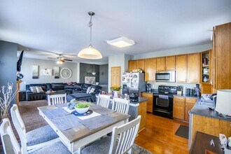 906 Mineral Dr in Papillion, NE - Building Photo - Building Photo