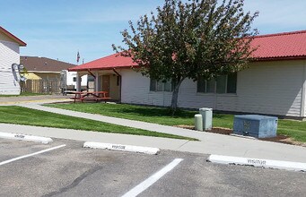 Sierra Vista Apartments in Ontario, OR - Building Photo - Building Photo