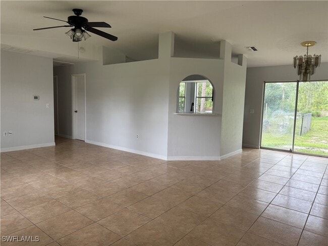 913 Scott Ave in Lehigh Acres, FL - Building Photo - Building Photo